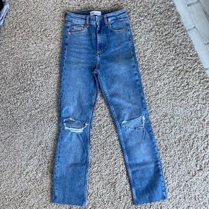 Adorable Zara jeans USA 2, stretch high waisted denim.